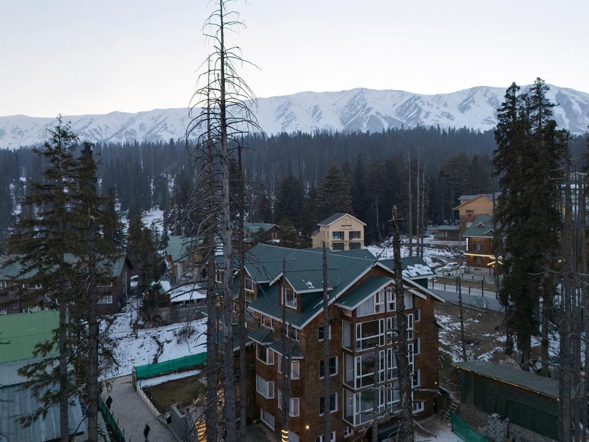 Hotel Pine Spring Gulmarg Ngoại thất bức ảnh
