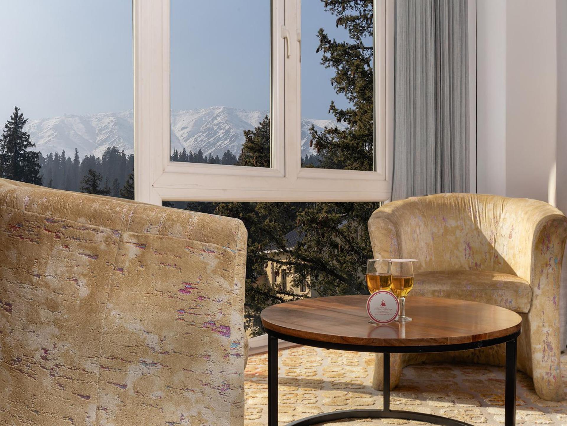 Hotel Pine Spring Gulmarg Ngoại thất bức ảnh